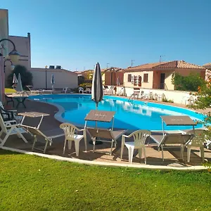 Con Piscina E Campo Da Tennis Condominiale Casa vacanze Villasimius
